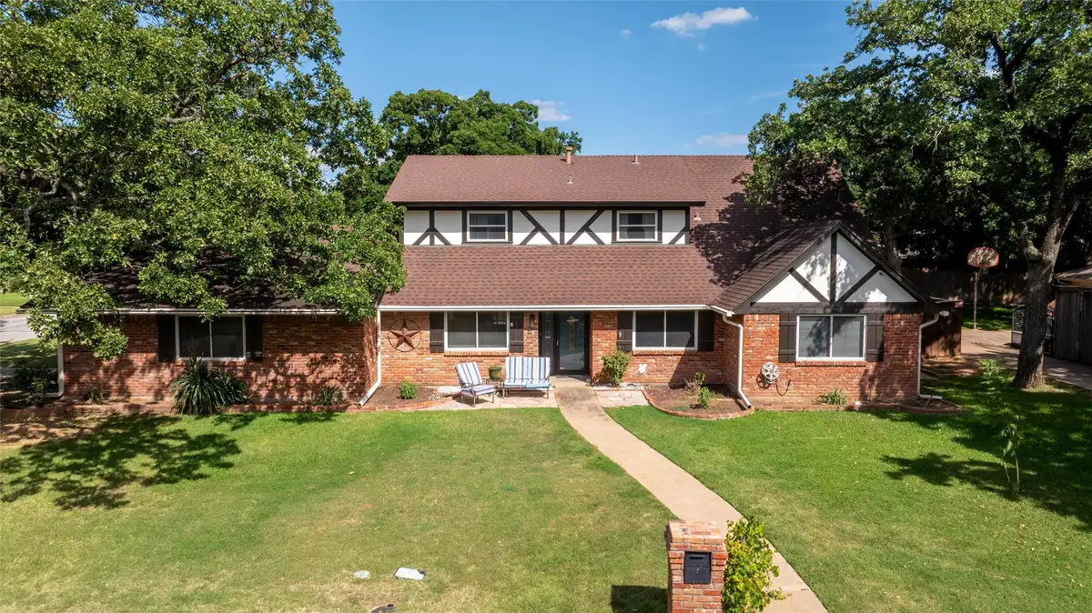 2119 Prestonwood Drive, Arlington, TX 76012 - Image #1