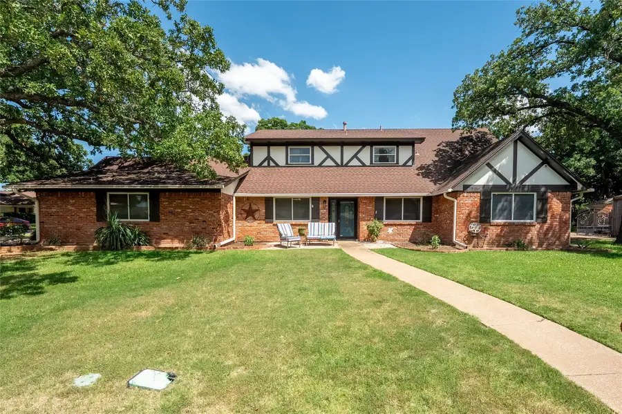2119 Prestonwood Drive, Arlington, TX 76012 - Image #3