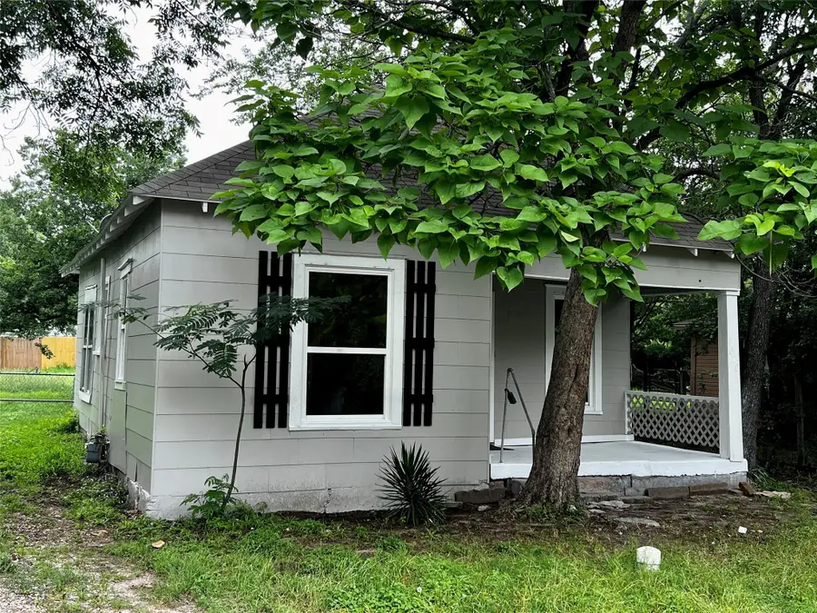 1020 N Clinton Street, Stephenville, TX 76401 - #2