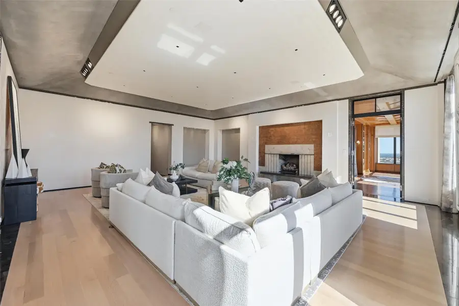 2555 N Pearl Street #2200, Dallas, TX 75201 - Image #2