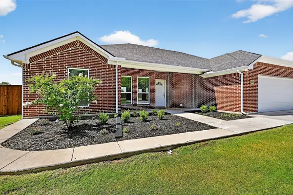 899 W Cardinal Street, Ector, TX 75439