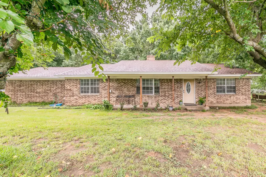 904 Sherman St, Tioga, TX 76271 - Image #2