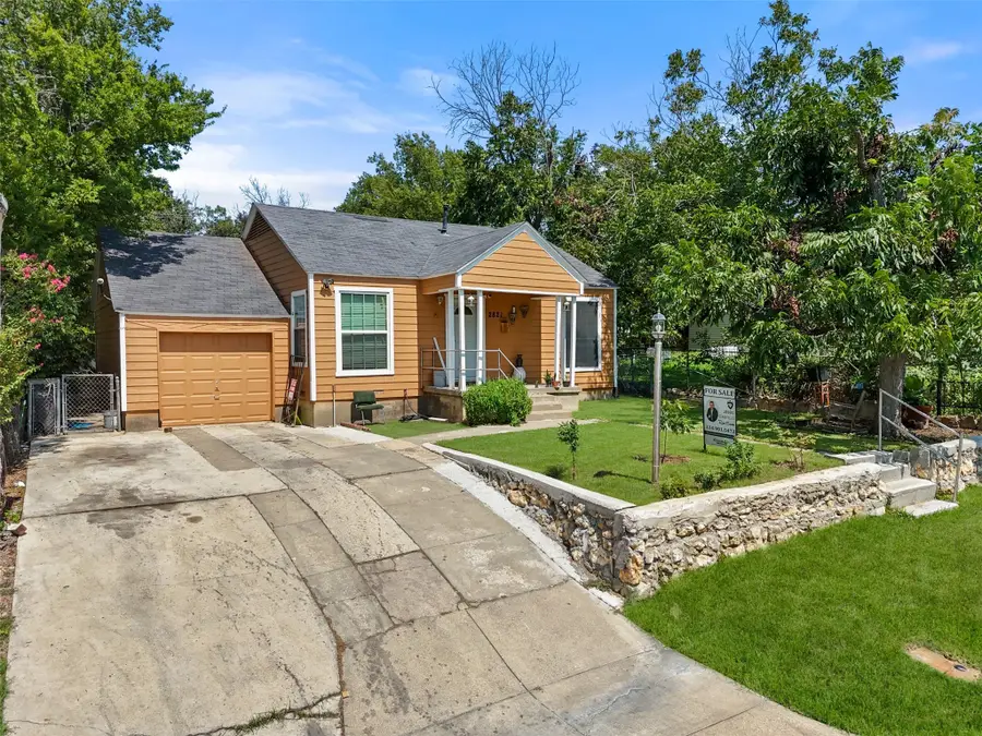 2821 Burchill Road S, Fort Worth, TX 76105 - Image #3