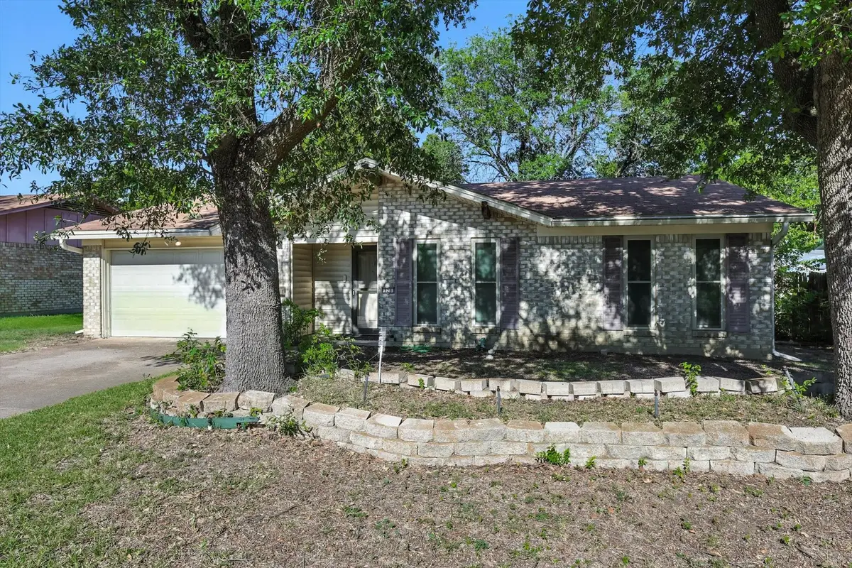 325 Hastings Drive, Cedar Hill, TX 75104 - Image #1