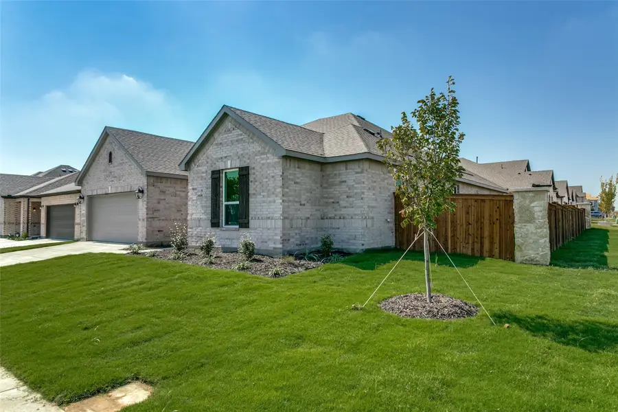 104 Northampton Drive, Justin, TX 76247 - Image #2