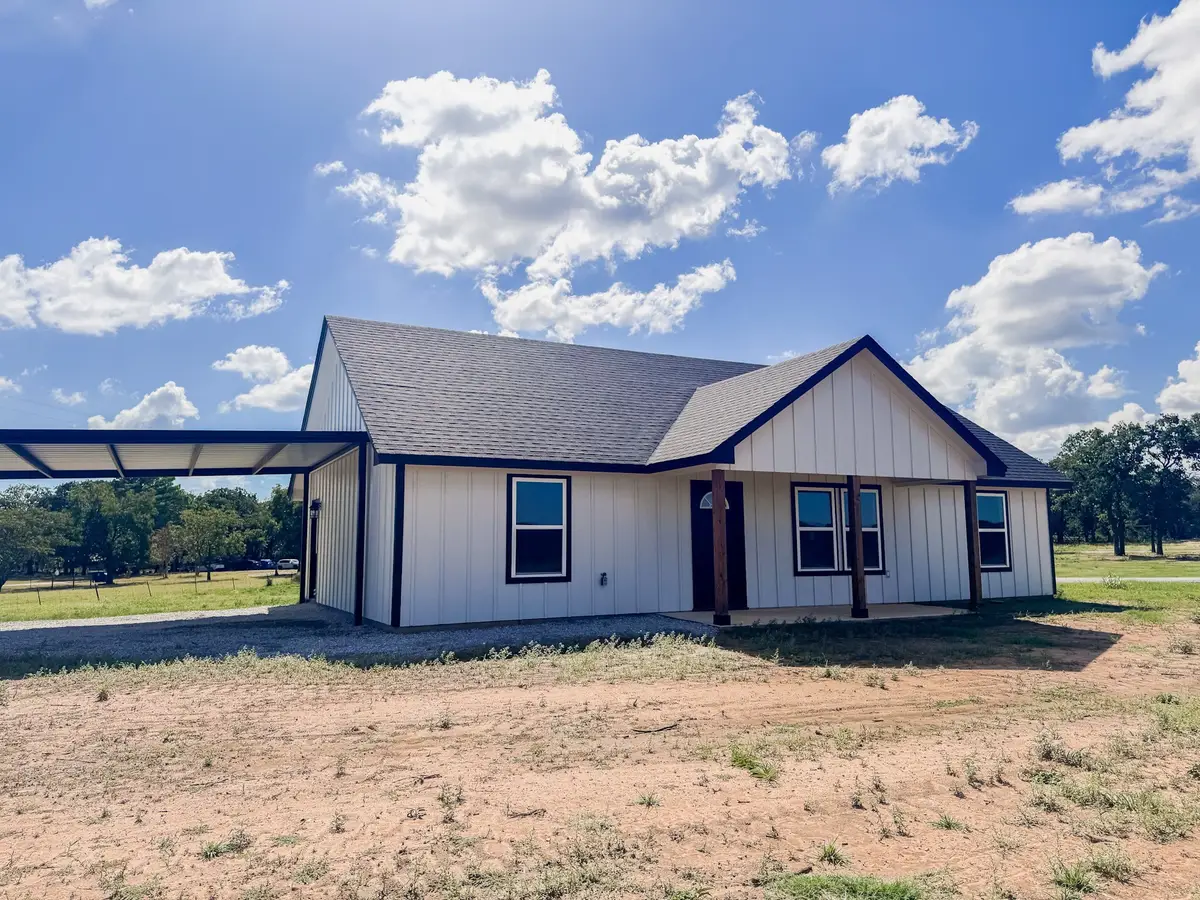 125 Agnes Circle, Springtown, TX 76082 - Image #1