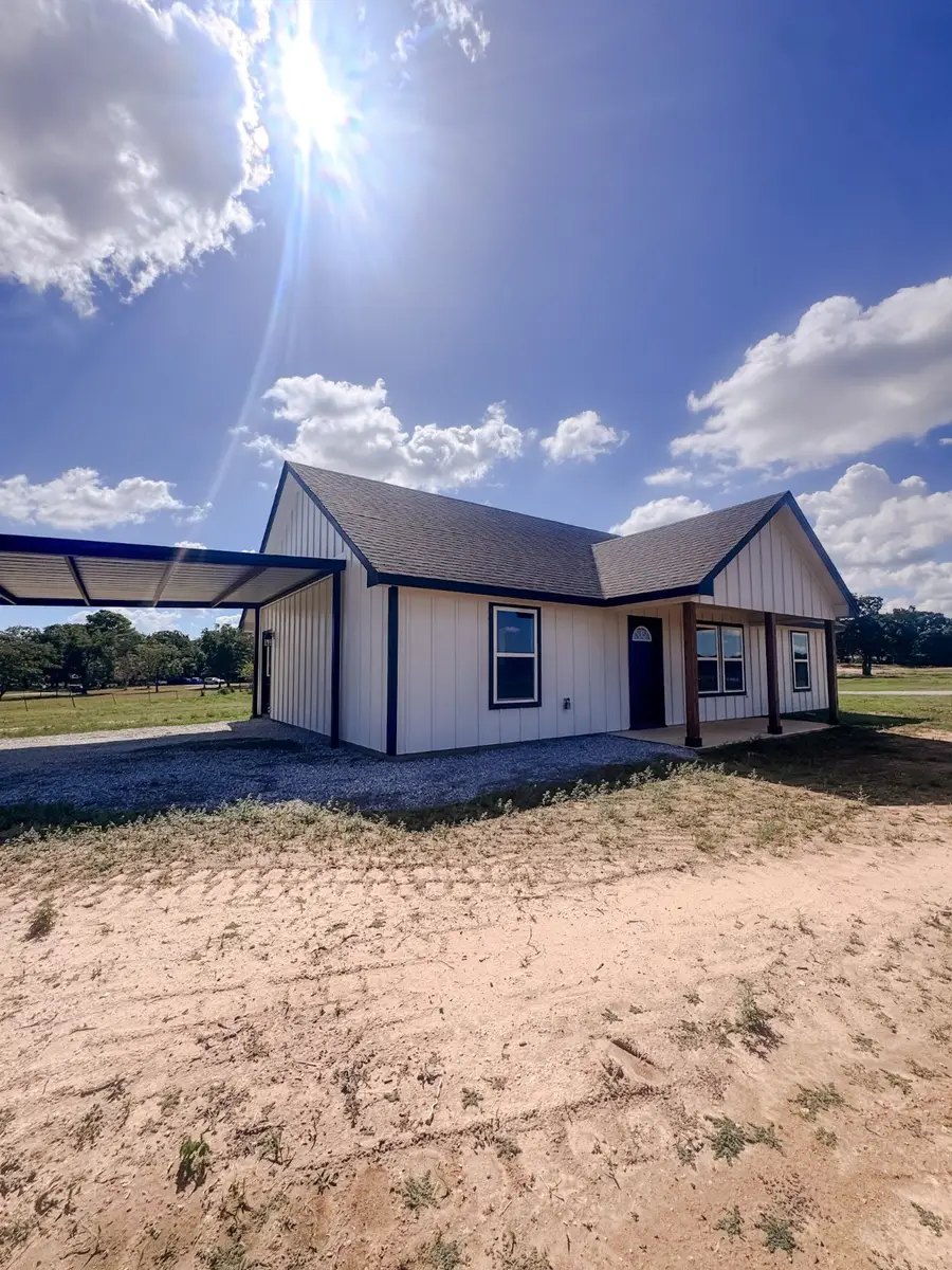 125 Agnes Circle, Springtown, TX 76082 - Image #2