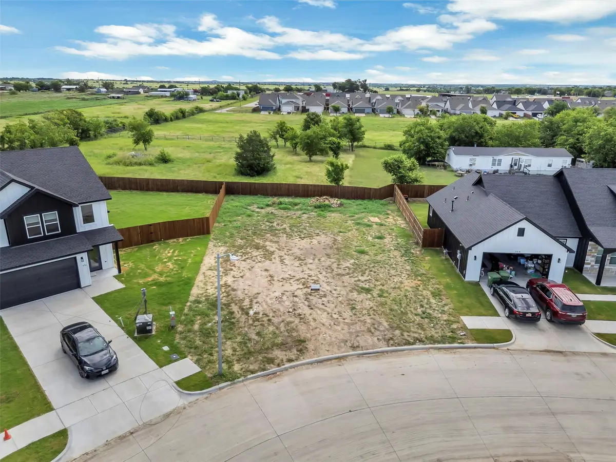 572 Highview Court, Godley, TX 76044 - Image #1