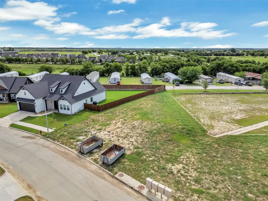 516 Highview Court, Godley, TX 76044 - Image #2