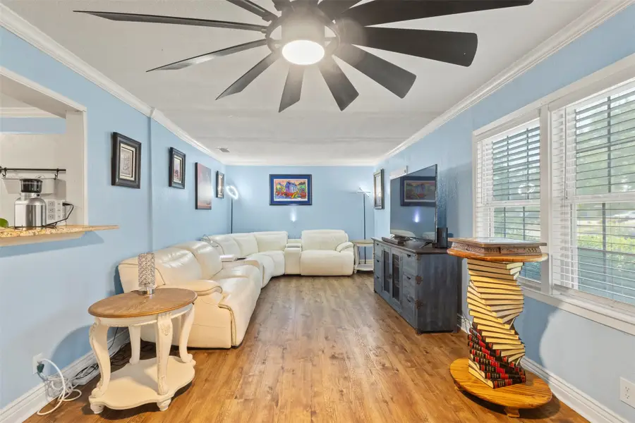 102 NE Murphy Road, Burleson, TX 76028 - Image #2