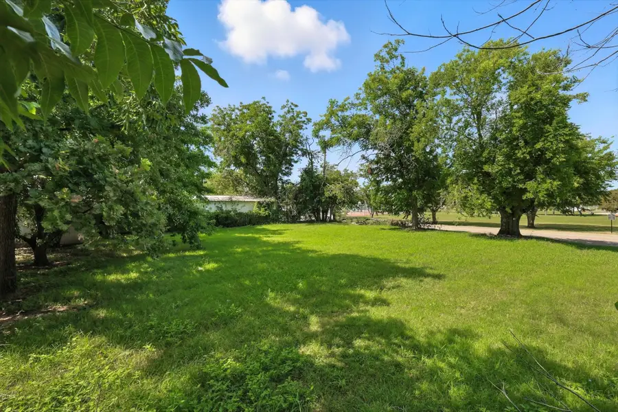 1102 Hillsboro Street, Cleburne, TX 76033 - Image #2