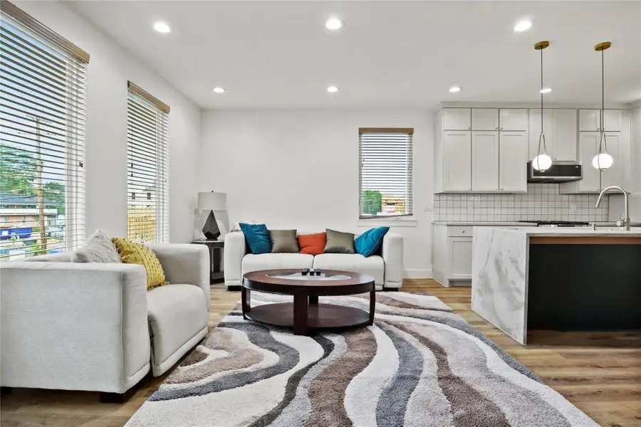 183 S Prairie Avenue, Dallas, TX 75226 - Image #2