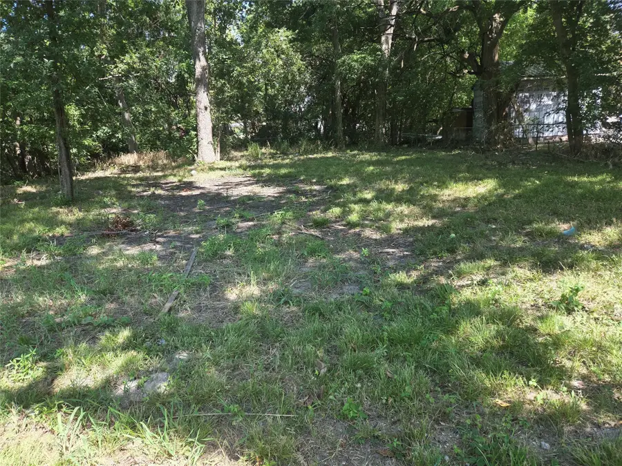 404 S Main, Bonham, TX 75418 - Image #2