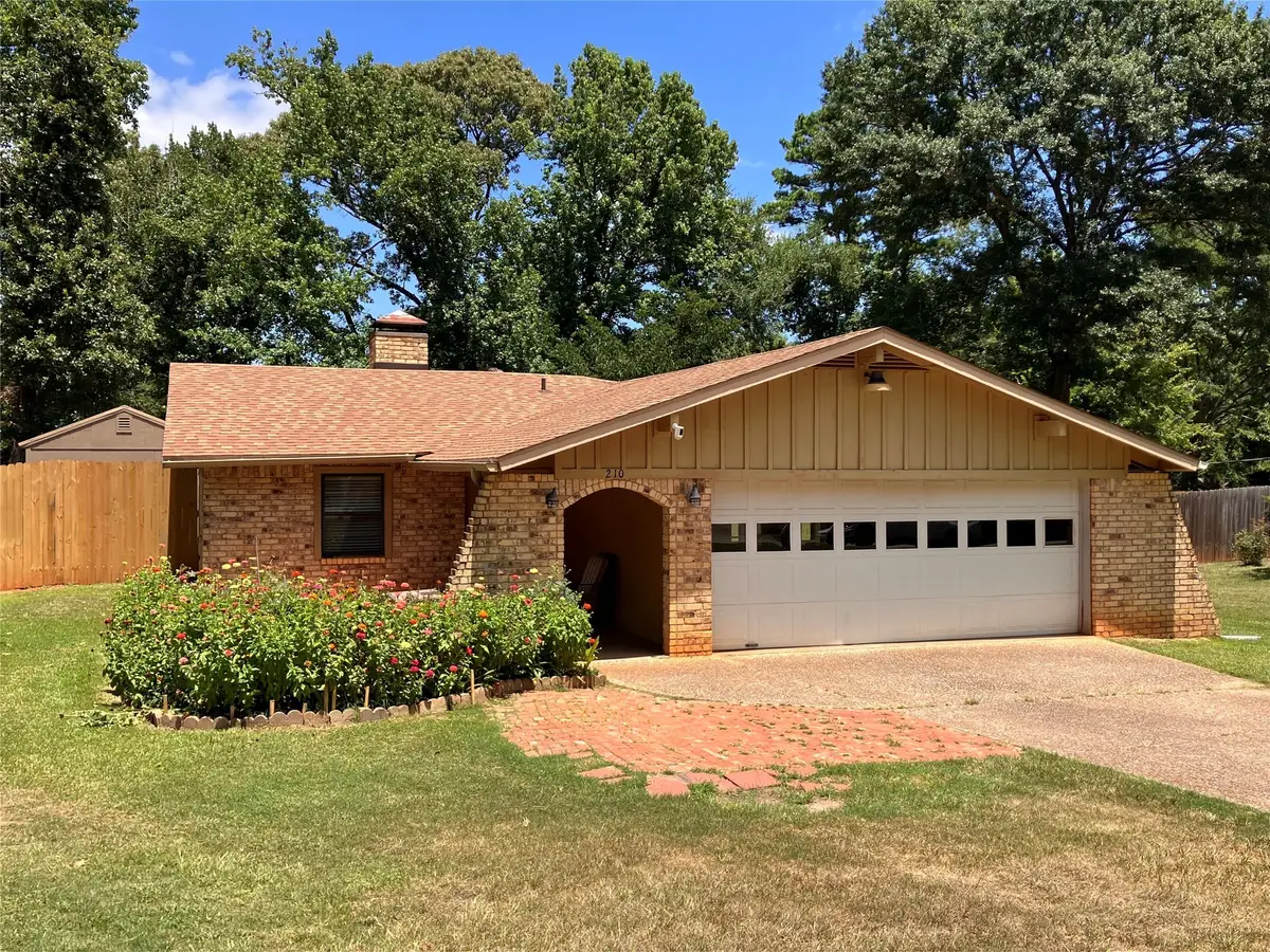 210 Woodhaven Drive, Whitehouse, TX 75791 - Image #1