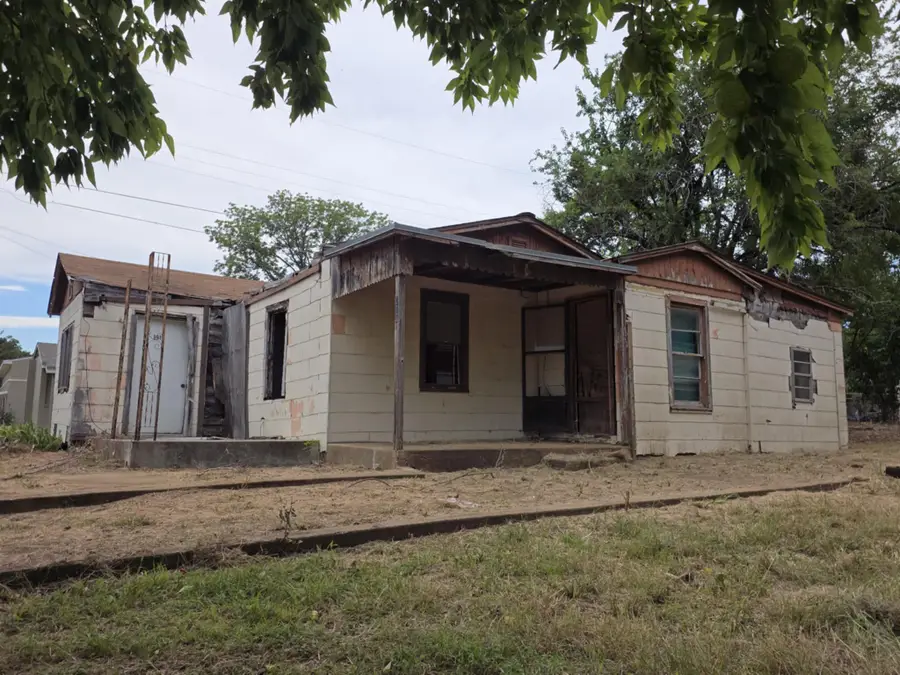 901 E Sears Street, Denison, TX 75021 - Image #2