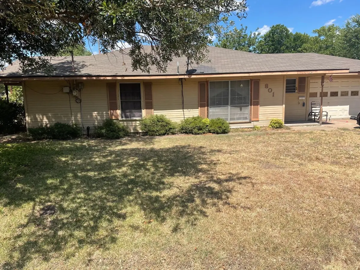 801 E Milam Street, Ennis, TX 75119 - Image #1