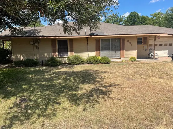 801 E Milam Street, Ennis, TX 75119