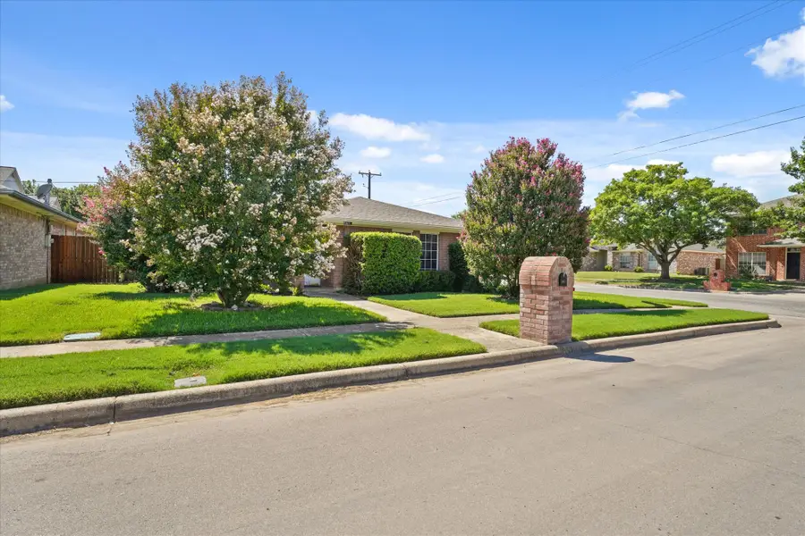 6921 Westover Way, North Richland Hills, TX 76182 - Image #2