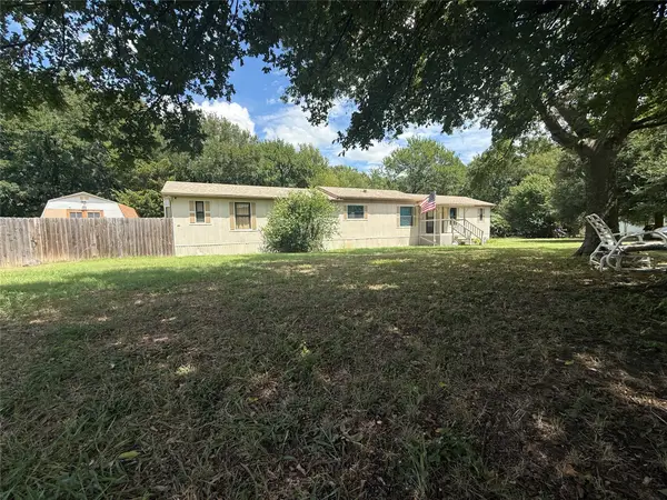 1027 Glen Brook Drive, Pecan Hill, TX 75165