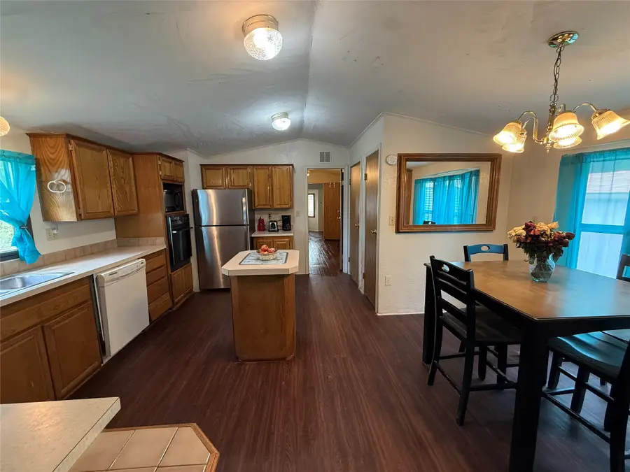 1027 Glen Brook Drive, Pecan Hill, TX 75165 - Image #2