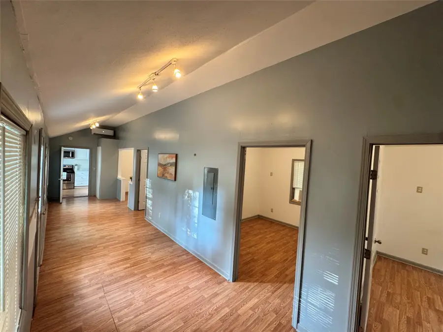 410 Heights Boulevard, Omaha, TX 75571 - Image #2