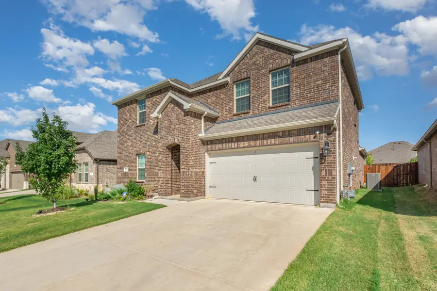10124 Rambling Brooks Lane, Aubrey, TX 76227 - Image #2
