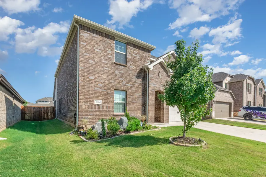 10124 Rambling Brooks Lane, Aubrey, TX 76227 - Image #3