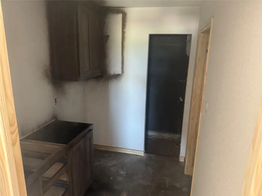 195 Agnes Circle, Springtown, TX 76082 - Image #3