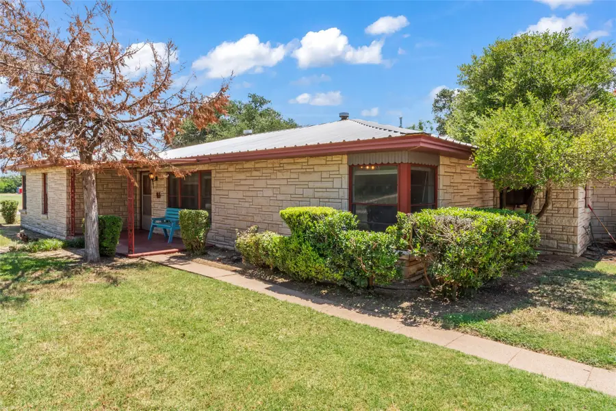 701 W Wheeler Street, Breckenridge, TX 76424 - Image #2