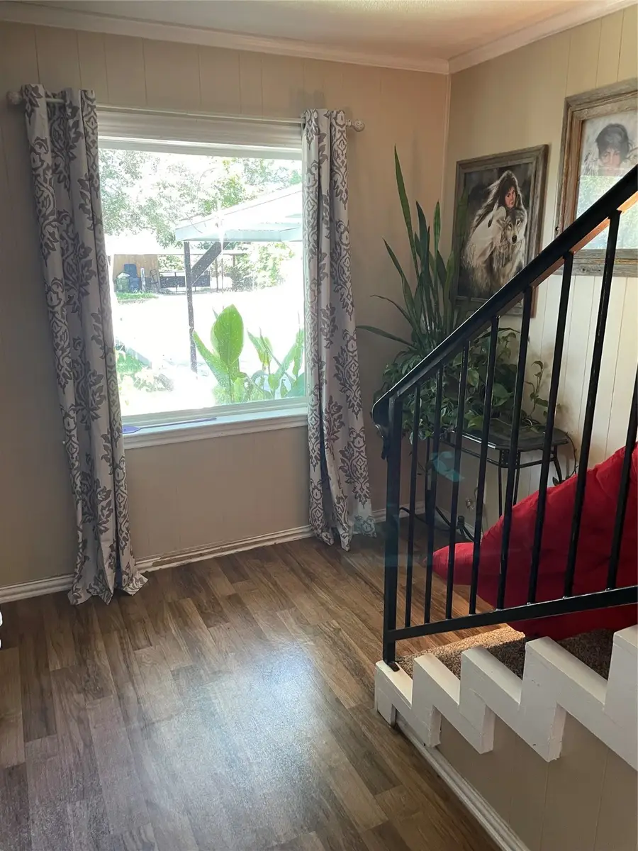 125 Live Oak Drive, Azle, TX 76020 - Image #2