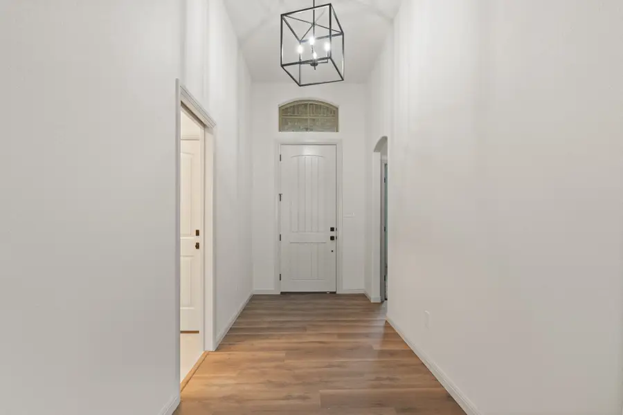 1707 Lakeway Drive, Cleburne, TX 76033 - Image #3