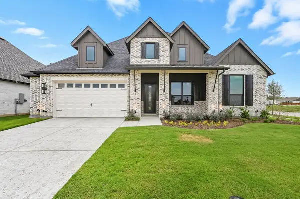 528 Lockhart Street, Waxahachie, TX 75165