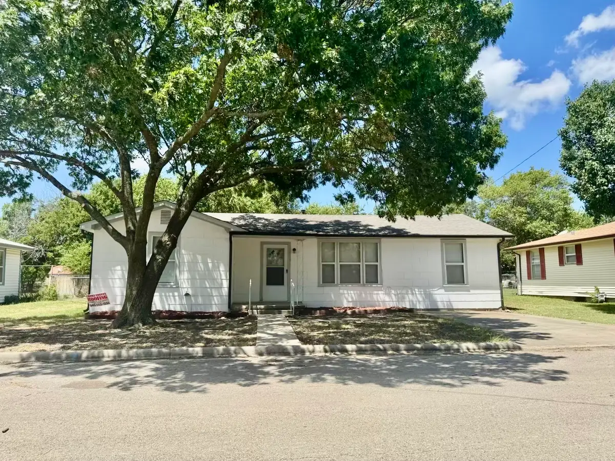 909 N Oak Street, Muenster, TX 76252 - Image #1
