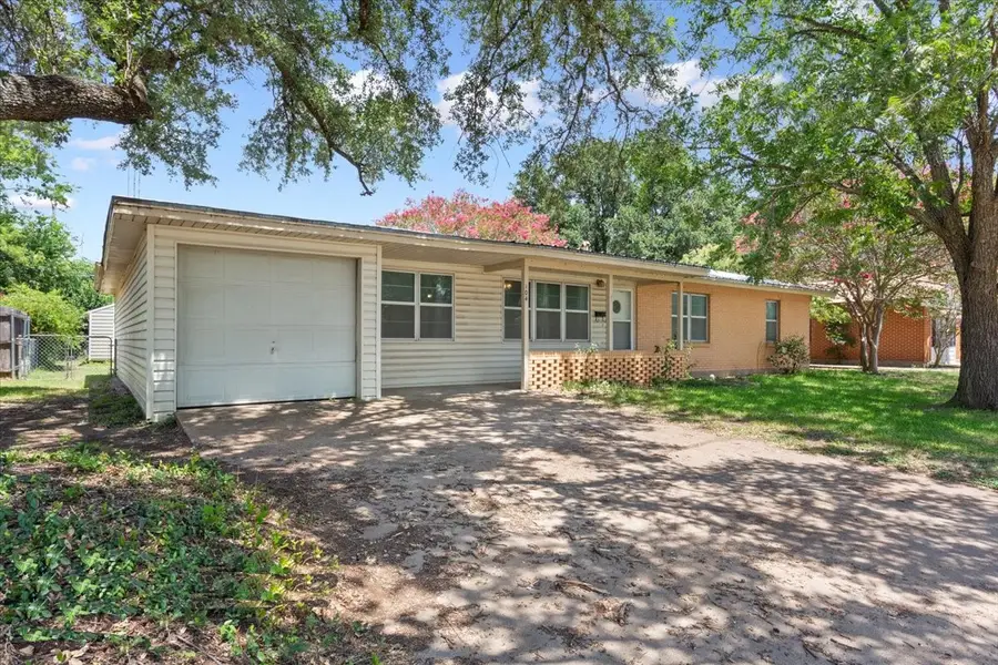 104 Crockett Street, McGregor, TX 76657 - Image #2