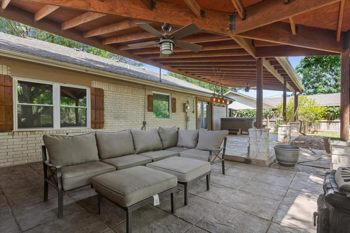 601 Ivy Ann Drive, Woodway, TX 76712 - Image #1