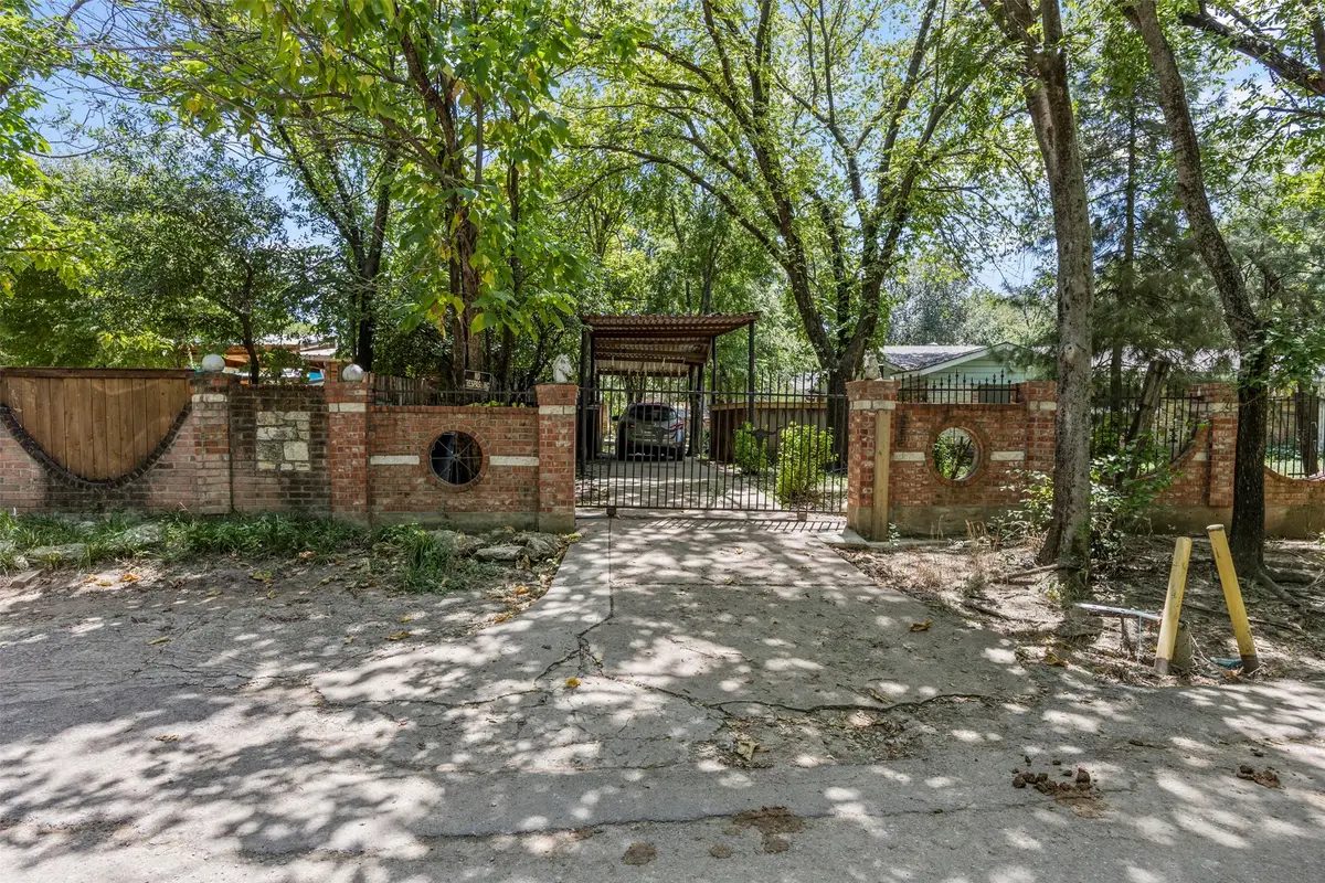 1152 Elva Warren Street, Fort Worth, TX 76115 - Image #1