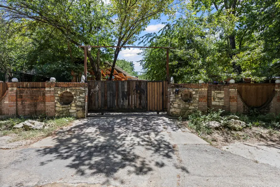 1152 Elva Warren Street, Fort Worth, TX 76115 - Image #2