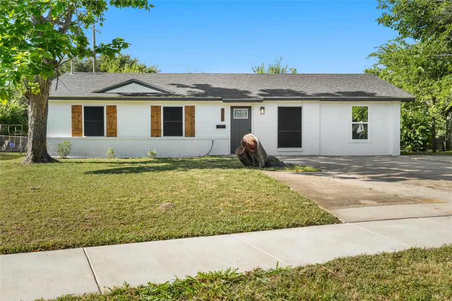729 W Grenoble Drive, Grand Prairie, TX 75052 - Image #2