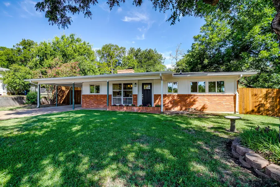 209 S Hill Drive, Weatherford, TX 76086 - Image #2