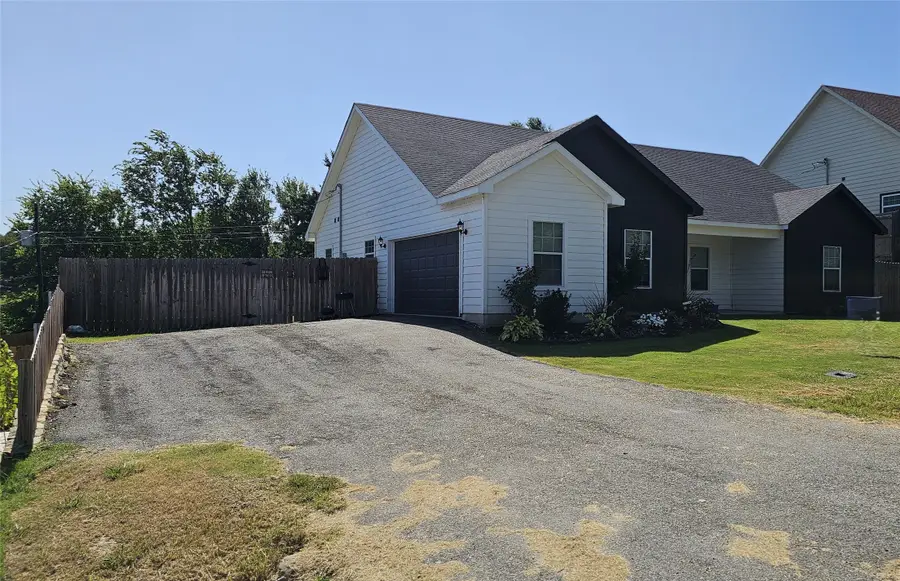 5874 Bear Creek Drive E, Fort Worth, TX 76126 - Image #2