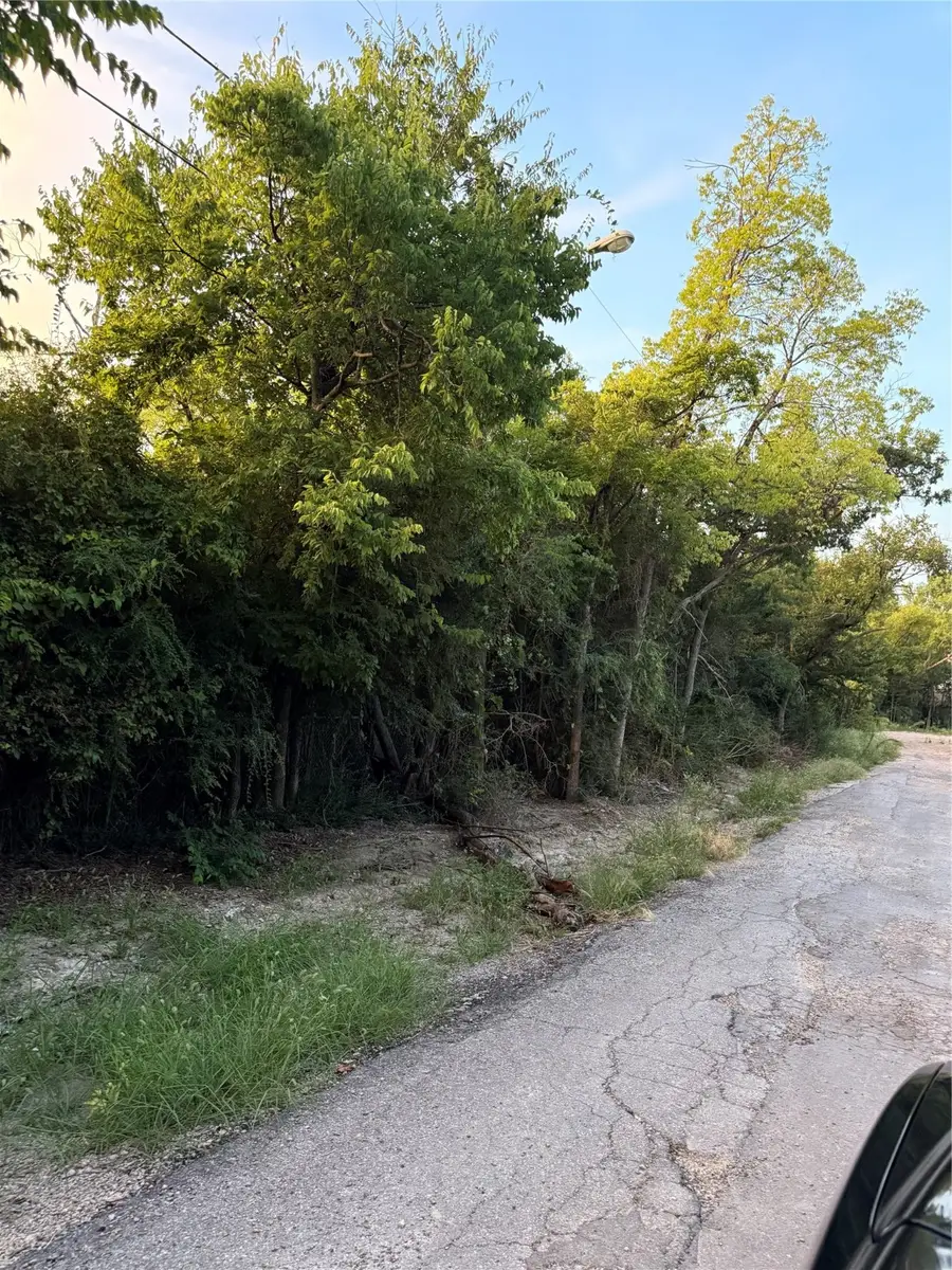 4331 Memory Lane Boulevard, Dallas, TX 75241 - Image #2