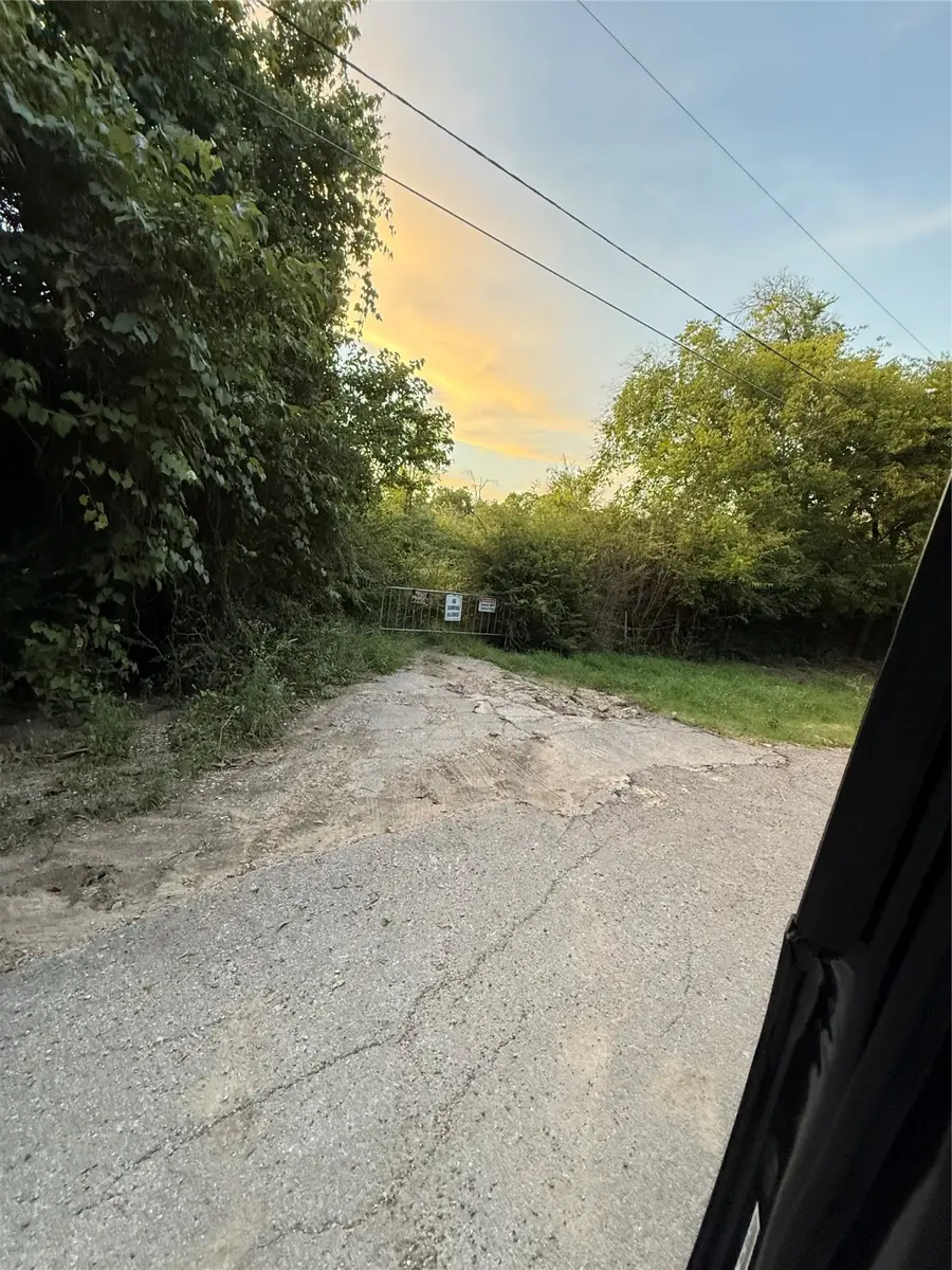 4331 Memory Lane Boulevard, Dallas, TX 75241 - Image #3