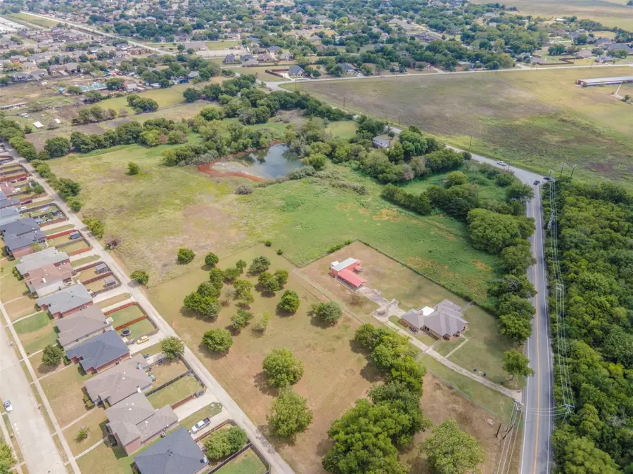 1333 W Wintergreen Road, Lancaster, TX 75134 - Image #2