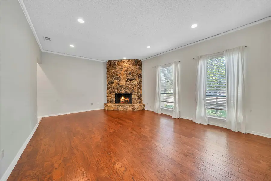 3020 Stonehenge Lane, Carrollton, TX 75006 - Image #2
