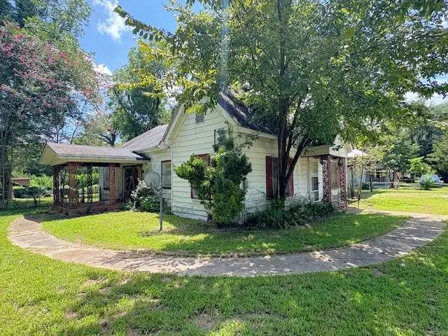 201 W Daingerfield Street, Omaha, TX 75571 - Image #1