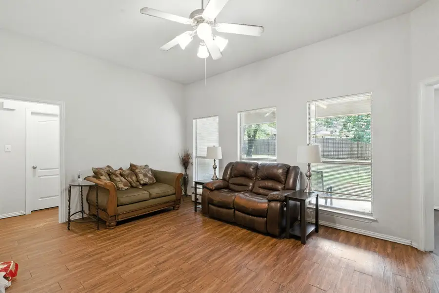 749 Oak Park Drive, Azle, TX 76020 - Image #3