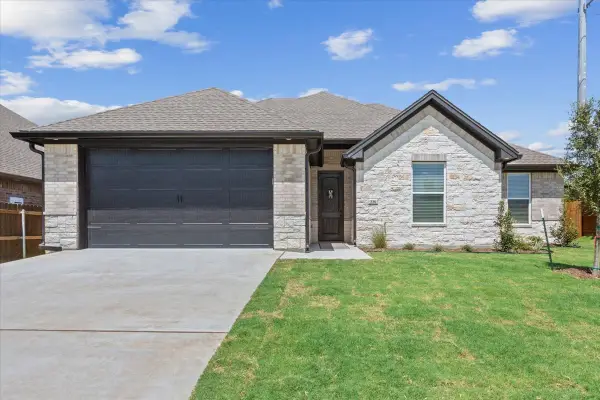 336 Camellia Drive, Hewitt, TX 76643