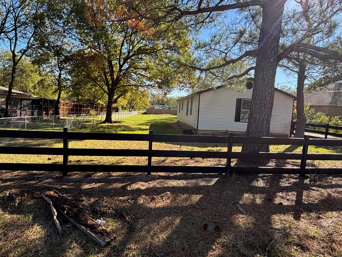 10922 Limestone Drive, Balch Springs, TX 75180 - Image #1