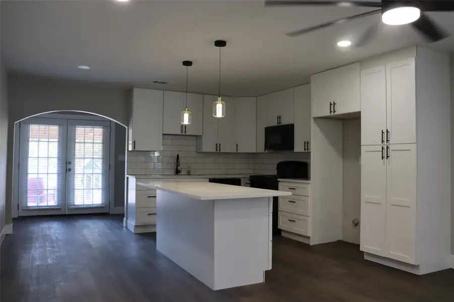 10922 Limestone Drive, Balch Springs, TX 75180 - Image #3