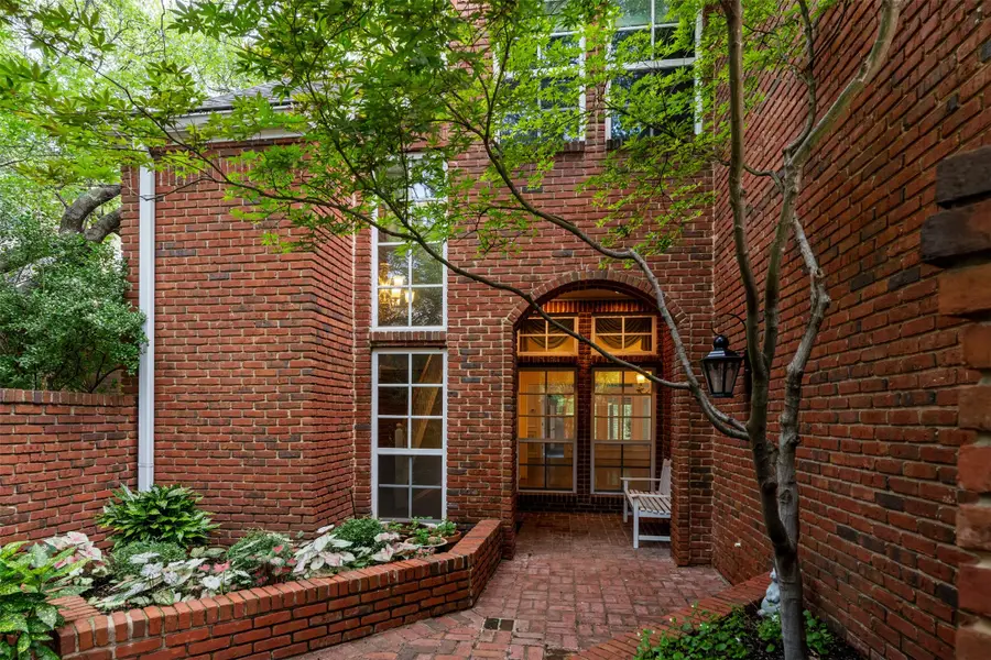 7 Queensview Court, Dallas, TX 75225 - Image #3